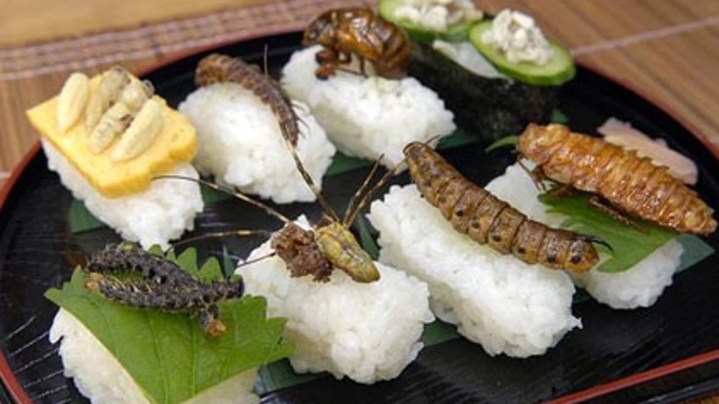 Tostadas de guacamole con insectos